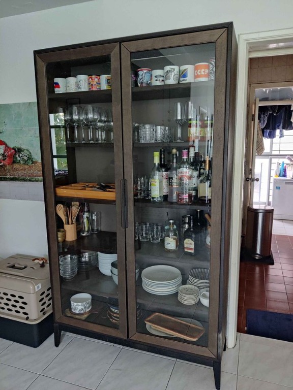 Regissor glass best sale door cabinet