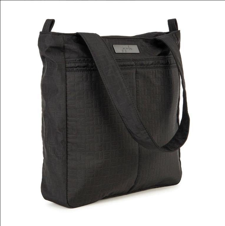 Jujube Be Light Midnight Basketweave (Category: Diaper Bags & Wetbags) located in Makati City. Submitted by chaitealover (Listing ID 1173015238, Image 2). Description: It’s one thing to be light. It’s another to be ultra-crazy, feather light! This awesome tote can pack down so small that you’ll swear it’s not really there ... but it still holds a ton when you need it to. Perfect sized straps and just the right number of pockets. You won’t find a 