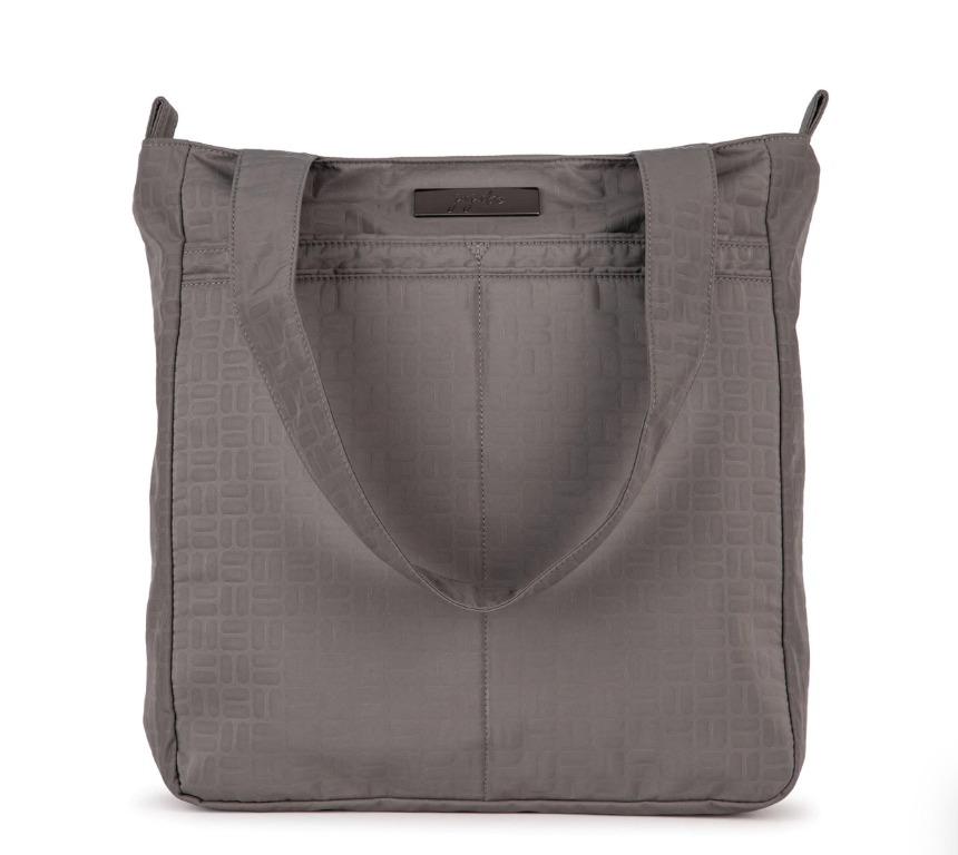 Jujube Be Light Mineral Basketweave (Category: Diaper Bags & Wetbags) located in Makati City. Submitted by chaitealover (Listing ID 1173014633, Image 1). Description: It’s one thing to be light. It’s another to be ultra-crazy, feather light! This awesome tote can pack down so small that you’ll swear it’s not really there ... but it still holds a ton when you need it to. Perfect sized straps and just the right number of pockets. You won’t find a b