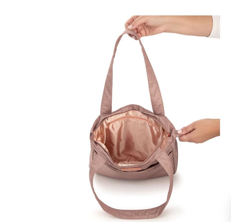 Jujube Be Light Warm Sand Ziggy (Category: Diaper Bags & Wetbags) located in Makati City. Submitted by chaitealover (Listing ID 1173014476, Image 2). Description: It’s one thing to be light. It’s another to be ultra-crazy, feather light! This awesome tote can pack down so small that you’ll swear it’s not really there ... but it still holds a ton when you need it to. Perfect sized straps and just the right number of pockets. You won’t find a bette
