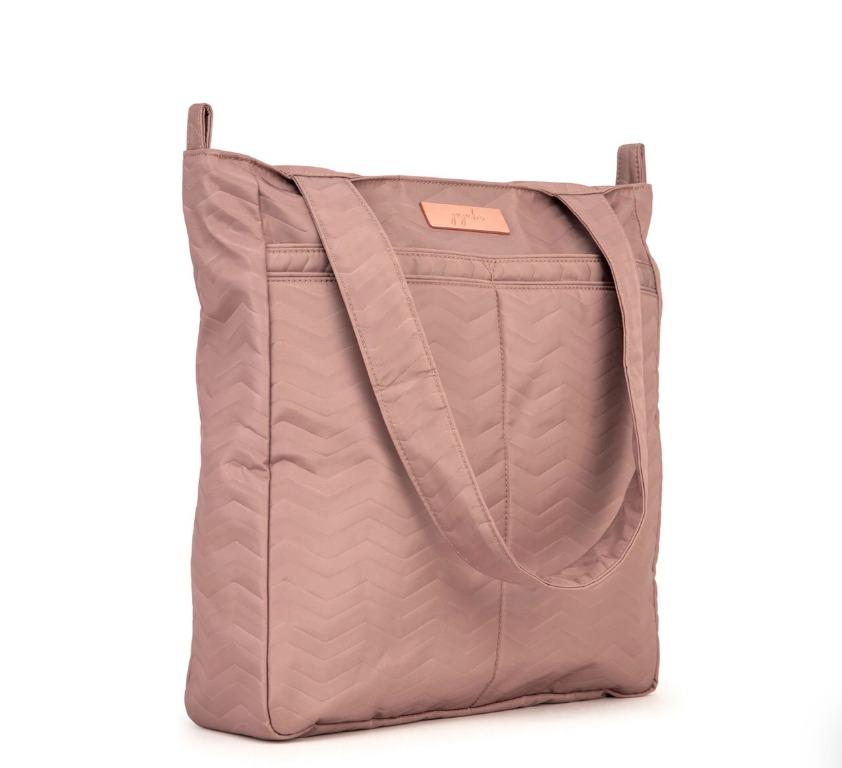 Jujube Be Light Warm Sand Ziggy (Category: Diaper Bags & Wetbags) located in Makati City. Submitted by chaitealover (Listing ID 1173014476, Image 1). Description: It’s one thing to be light. It’s another to be ultra-crazy, feather light! This awesome tote can pack down so small that you’ll swear it’s not really there ... but it still holds a ton when you need it to. Perfect sized straps and just the right number of pockets. You won’t find a bette