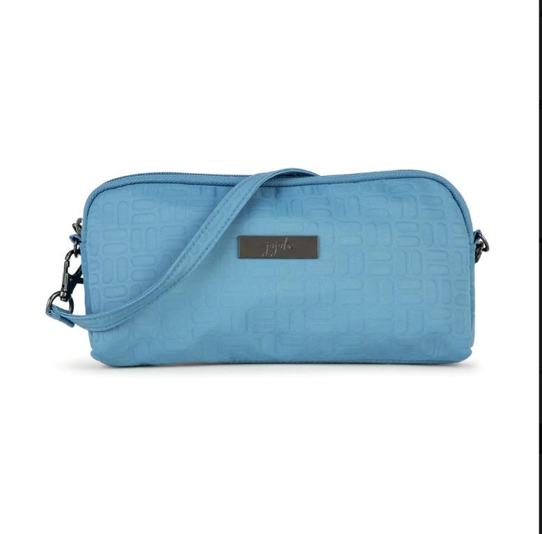 Jujube Be Set Marine Basketweave (Category: Diaper Bags & Wetbags) located in Makati City. Submitted by chaitealover (Listing ID 1173049121, Image 3). Description: Get ready to take your organization skills to the next level. This set includes three mini bags that you can use to organize your diaper bag or as standalone bags. When you pack with Be Set, you’ll never have to dig around the bottom of your bag for small items again. The set comes wit