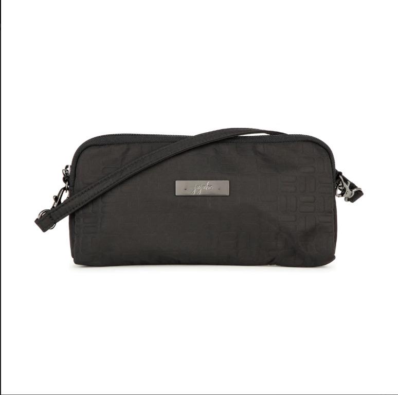 Jujube Be Set Midnight Basketweave (Category: Diaper Bags & Wetbags) located in Makati City. Submitted by chaitealover (Listing ID 1173048706, Image 3). Description: Get ready to take your organization skills to the next level. This set includes three mini bags that you can use to organize your diaper bag or as standalone bags. When you pack with Be Set, you’ll never have to dig around the bottom of your bag for small items again. The set comes w