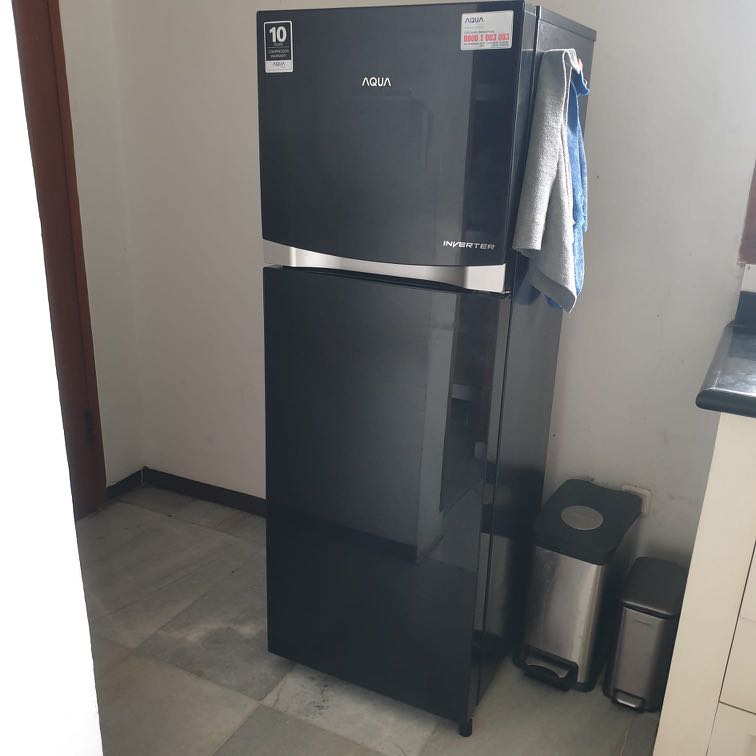 Kulkas AQUA Japan Inverter Dua Pintu