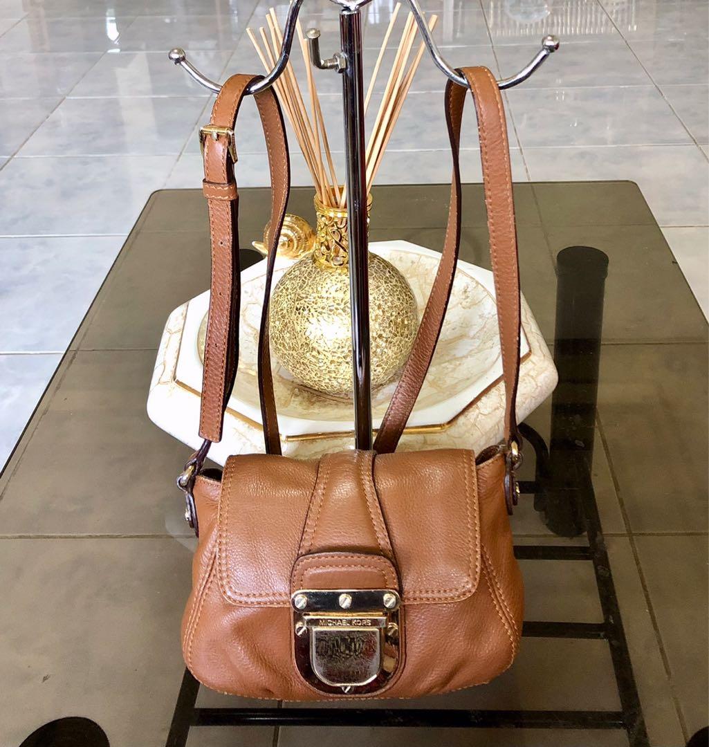 MICHAEL KORS Charlton Crossbody Bag, Luxury, Bags & Wallets on Carousell
