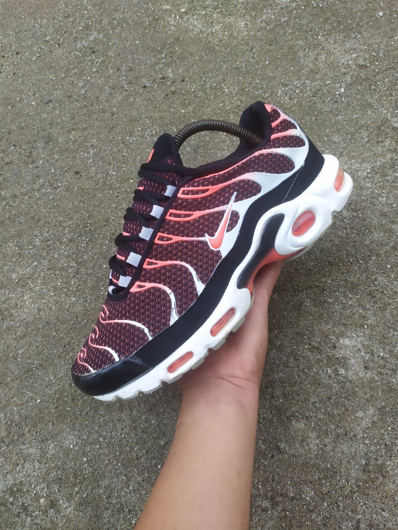 Air max plus hot lava