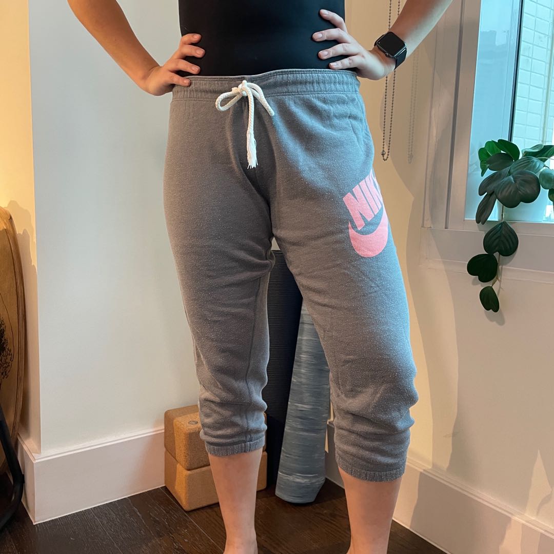 Women's nike clearance capri sweatpants