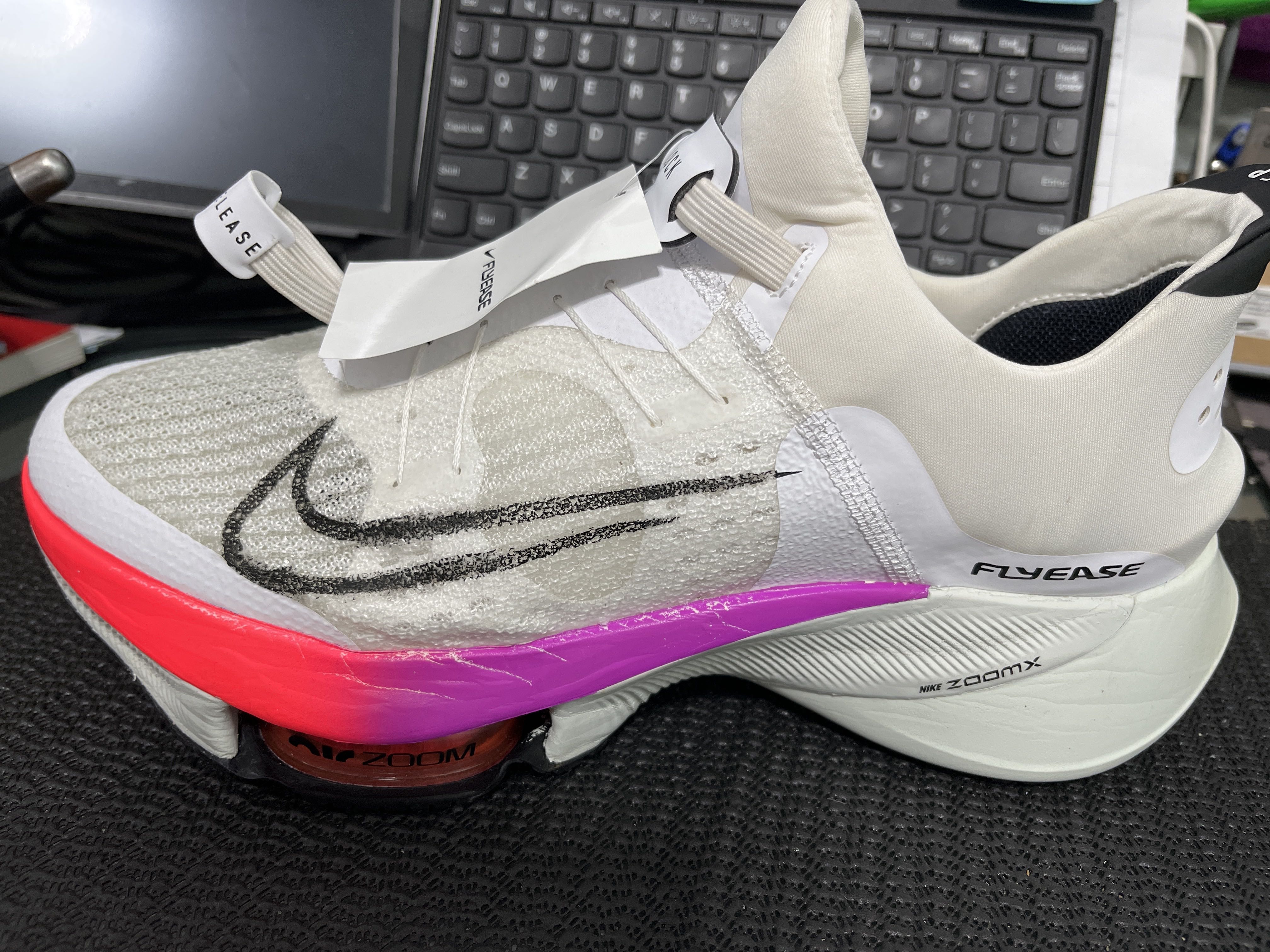 Nike tempo flyease clearance