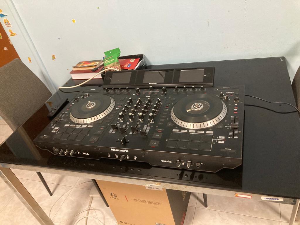 NUMARK NS7iii. DJ CONTROLLER AND FLIGHT CASE, Audio, Other Audio ...