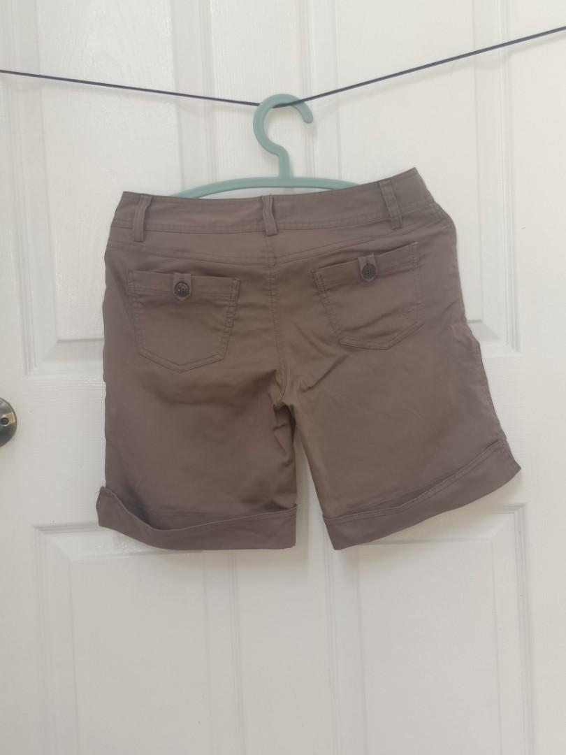 Original Burberry Brown Shorts (Pre-loved) (Category: Shorts) located in Quezon City. Submitted by dalgidalgi26 (Listing ID 1172986008, Image 2). Description: Bought straight from the physical store a few years back. Worn once or twice only. As this is pre-loved, please do manage expectations in case there are loose threads/discolorations/creases, you can message me for more photos or a GDrive link for a video for condition. Rfs: Decluttering Siz