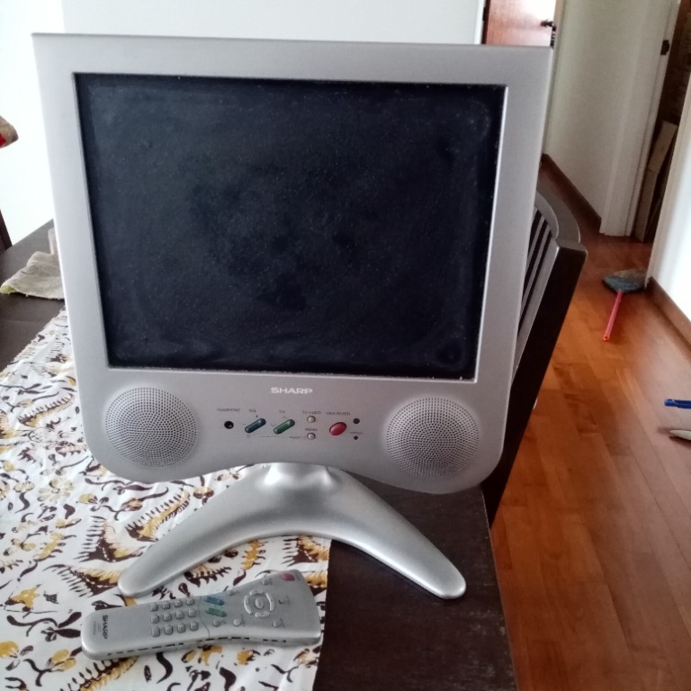 Original first flat screen tv, TV & Home Appliances, TV & Entertainment, TV on Carousell