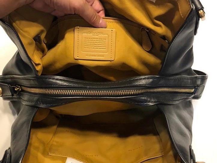 Preloved Coach Shoulder Bag (Category: Luxury Bags & Wallets) located in Davao. Submitted by SimpleAndJust (Listing ID 1173085913, Image 2). Description: Color: Black Minor flaw in the strap Gold hardware.