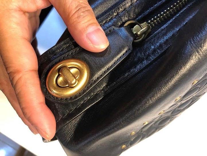 Preloved Coach Shoulder Bag (Category: Luxury Bags & Wallets) located in Davao. Submitted by SimpleAndJust (Listing ID 1173085913, Image 3). Description: Color: Black Minor flaw in the strap Gold hardware.