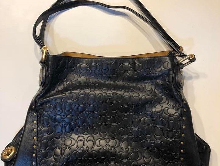Preloved Coach Shoulder Bag (Category: Luxury Bags & Wallets) located in Davao. Submitted by SimpleAndJust (Listing ID 1173085913, Image 1). Description: Color: Black Minor flaw in the strap Gold hardware.
