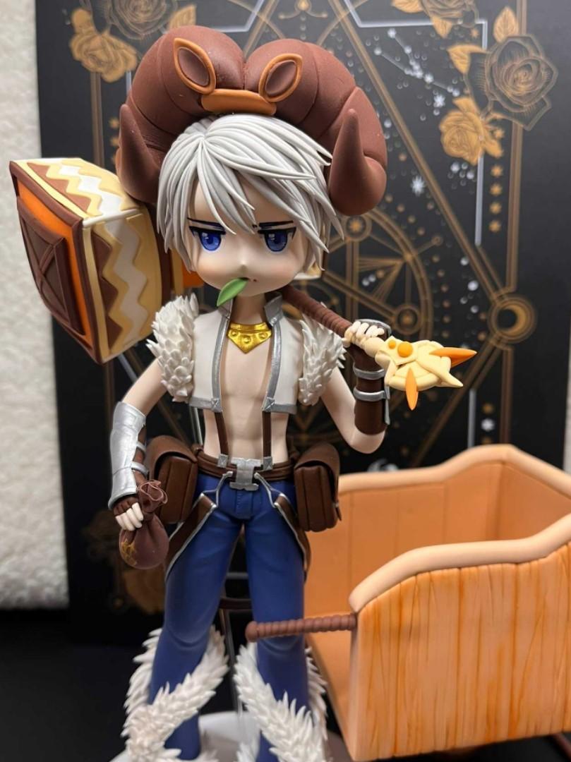 Ragnarok online 20cm height chat me what class u want