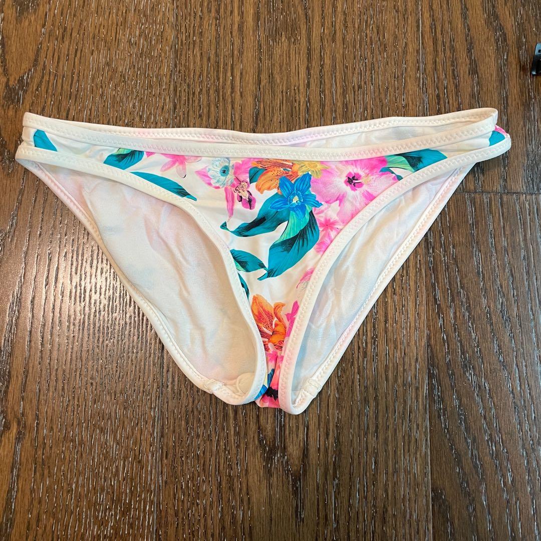 Ripcurl Swimsuit Bottoms (Category: Bikinis & Swimsuits) located in Makati City. Submitted by preloved_by_gg (Listing ID 1173082405, Image 2). Description: Authentic Ripcurl Swimsuit bottoms Used for surfing Used twice only Perfect condition.