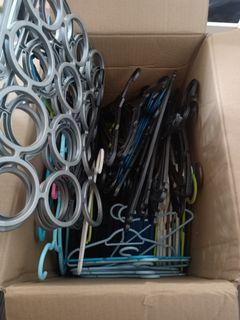 Sebundle hanger baju pelbagai saiz