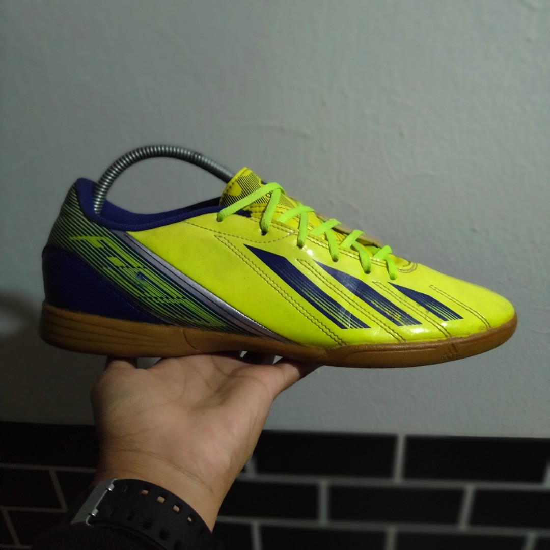 Sepatu futsal adidas f5 discount