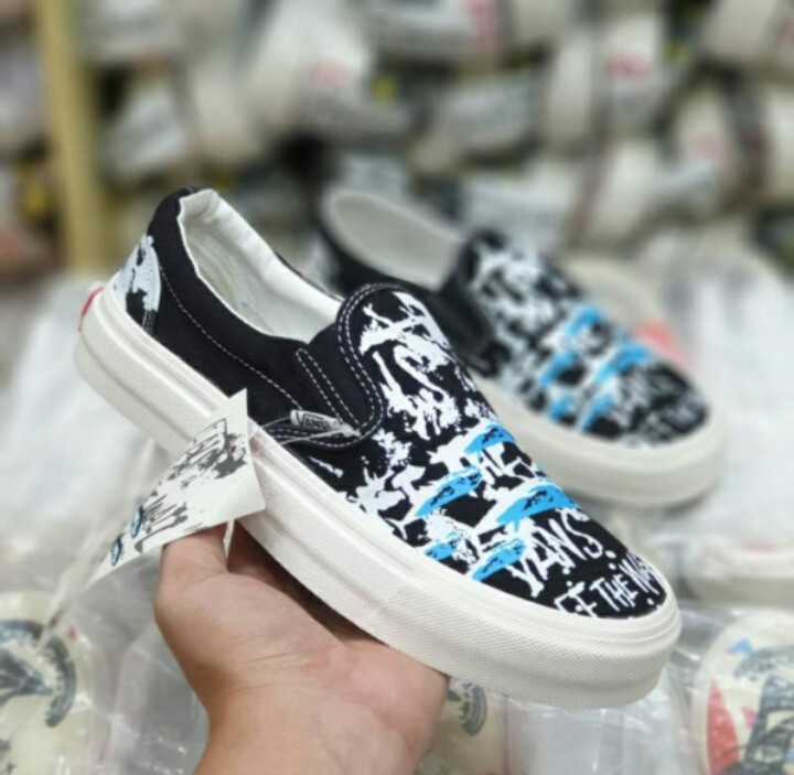 Berat sepatu vans slip on online
