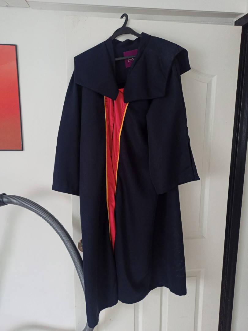 Temasek Poly Graduation Robe, Everything Else on Carousell