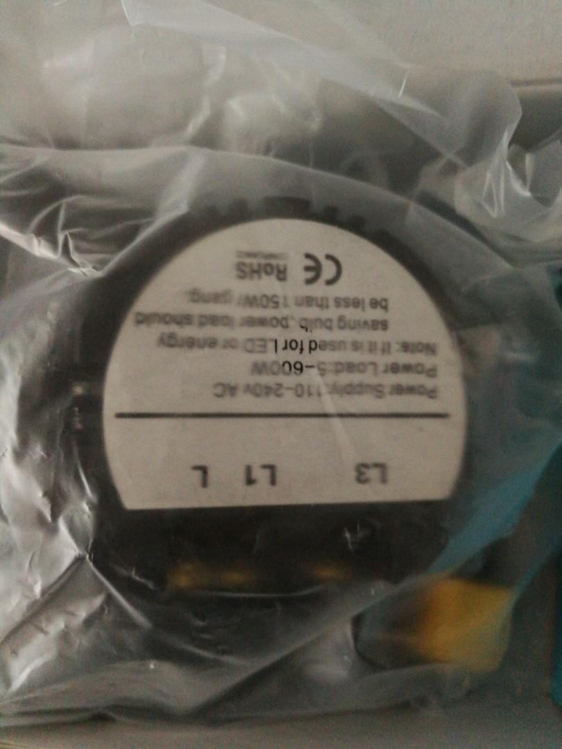 Touch screen switch (Category: Electrical, Adaptors & Sockets) located in Singapore. Submitted by ms3887 (Listing ID 1173014458, Image 3). Description: BNIB 2 gang 1 way touch screen switch.