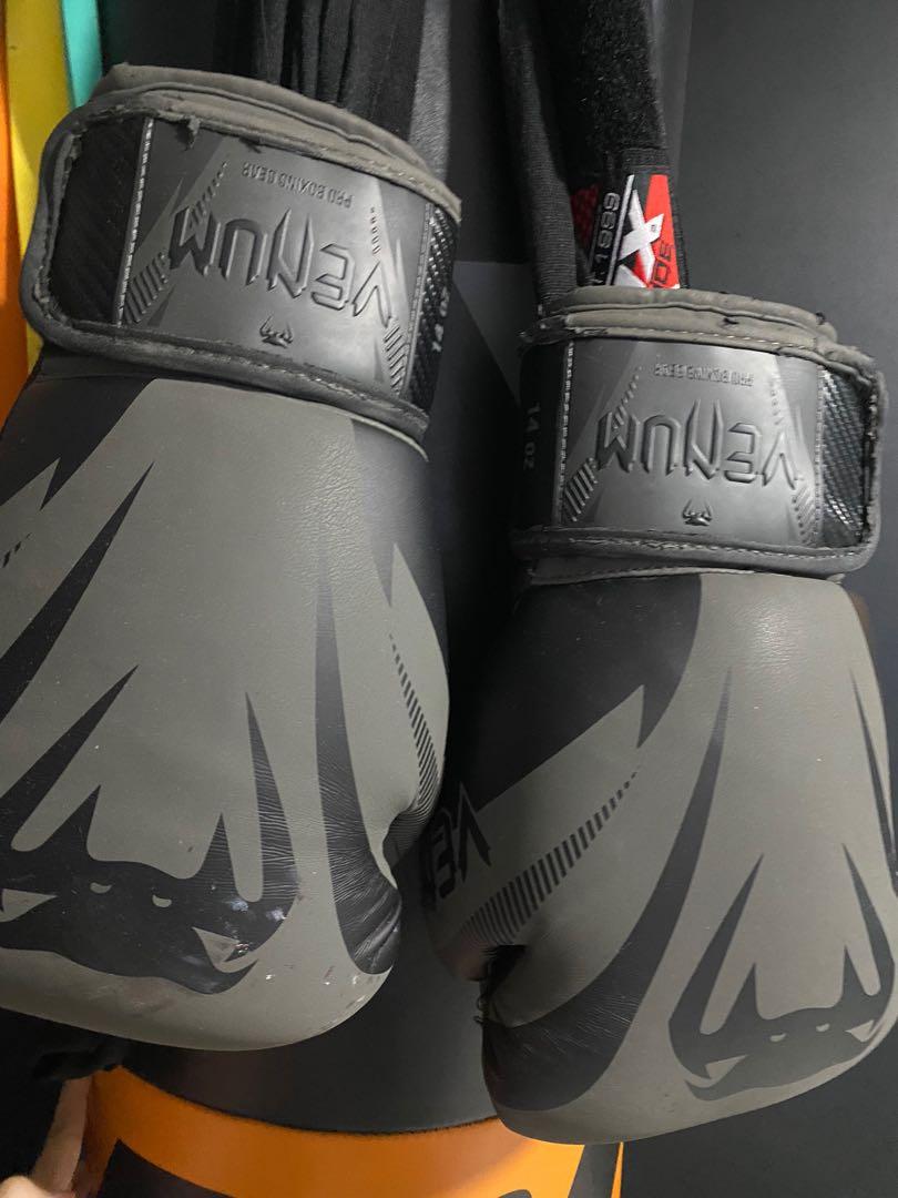 Venum Impact Boxing Gloves, Sports Equipment, Other Sports Equipment