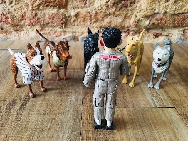 Isle of dogs figures shop