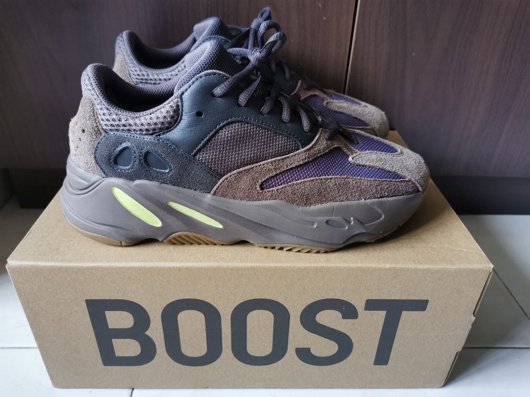 Yeezy 700 mauve size 6 store