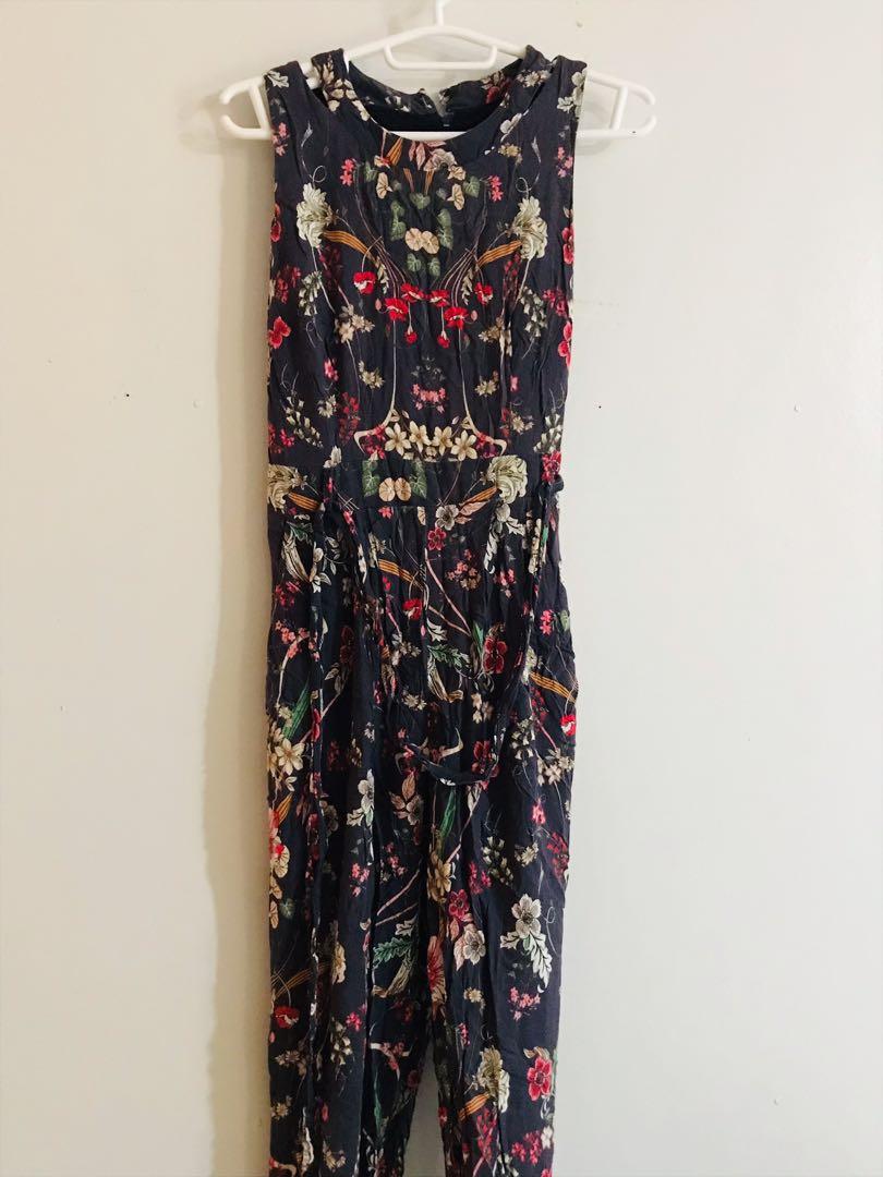 Auth. Dorothy Perkins Jumpsuit free SF (Category: Jumpsuits) located in Paoay. Submitted by itsmissthrift (Listing ID 1173231146, Image 1). Description: Very pretty when worn, sexy but elegant No damages just sign of usage.