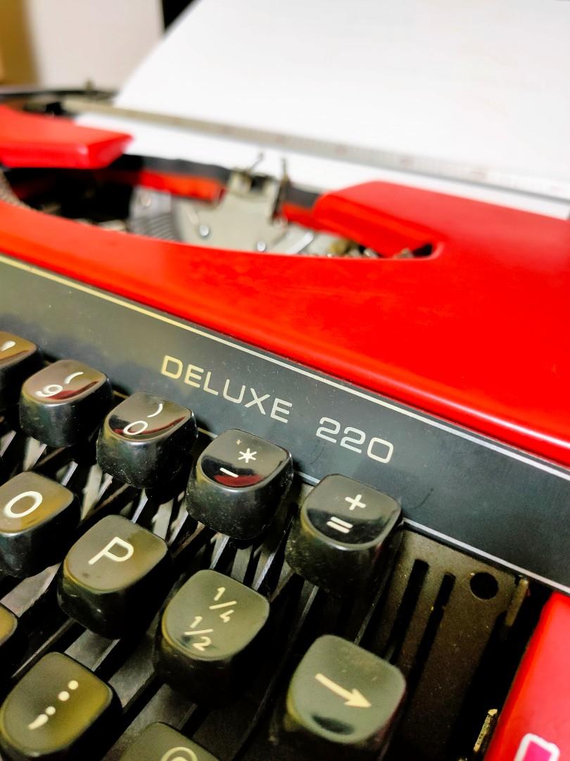 Brother Deluxe 220 working typewriter. Red metal body, two tone
