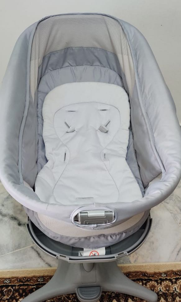 Chicco Baby Crib/Baby Hug 4 in 1, Babies & Kids, Baby Nursery & Kids