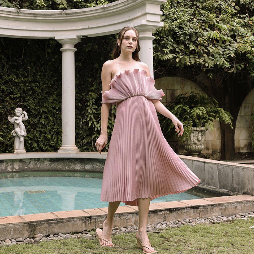 Claude Manor Pleated Dress (Pink), Women's Fashion, Dresses & Sets, Dresses  on Carousell
