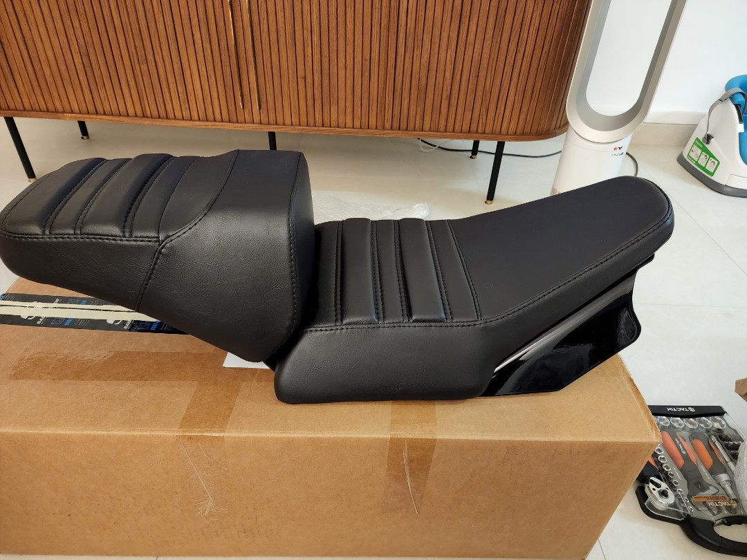 Harley Davidson drag Seat Part Number 52000452, Motorcycles