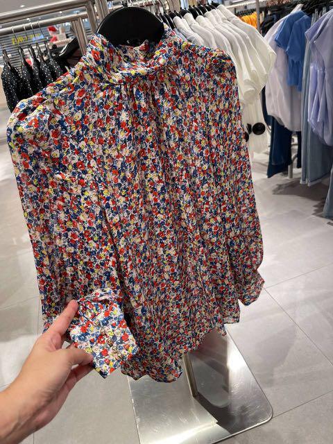 H&m printed hot sale blouse