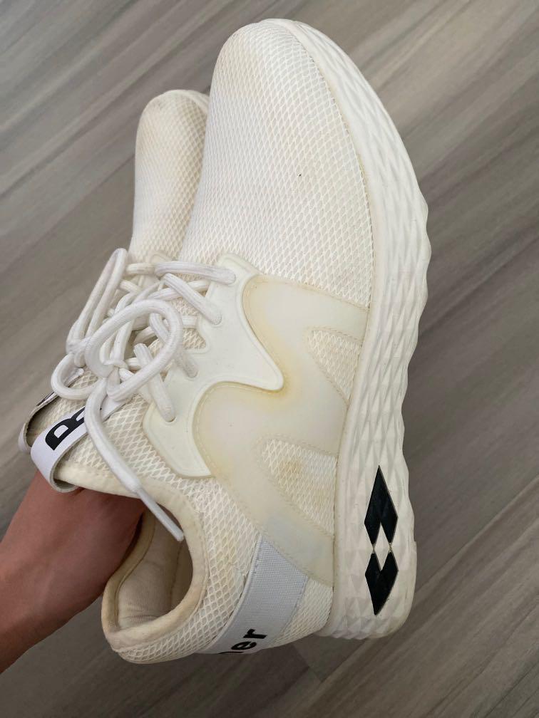 Hot wind sport shoes, Women's Fashion, Footwear, Sneakers on Carousell