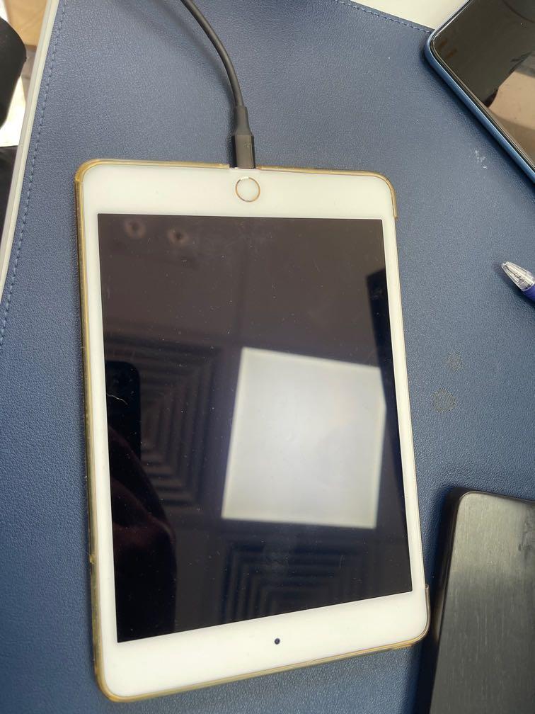 Ipad mini4 （分類：平板電腦 - iPad）位於 Hong Kong。 由 chan.randall 提交（商品編號 1173192918，圖片 1）。簡介： 極少用 上環交收 地鈇站。