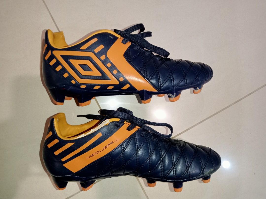 Soccer boots top size 5