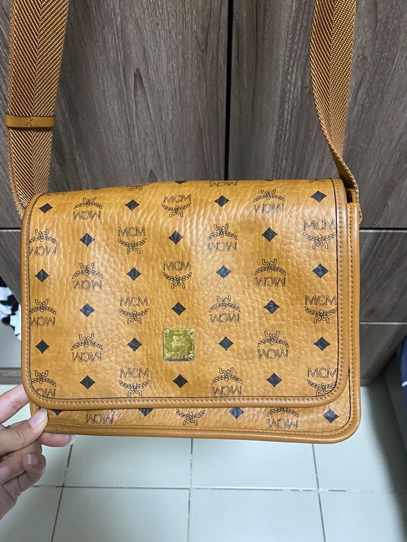 Mcm bag mens 2025