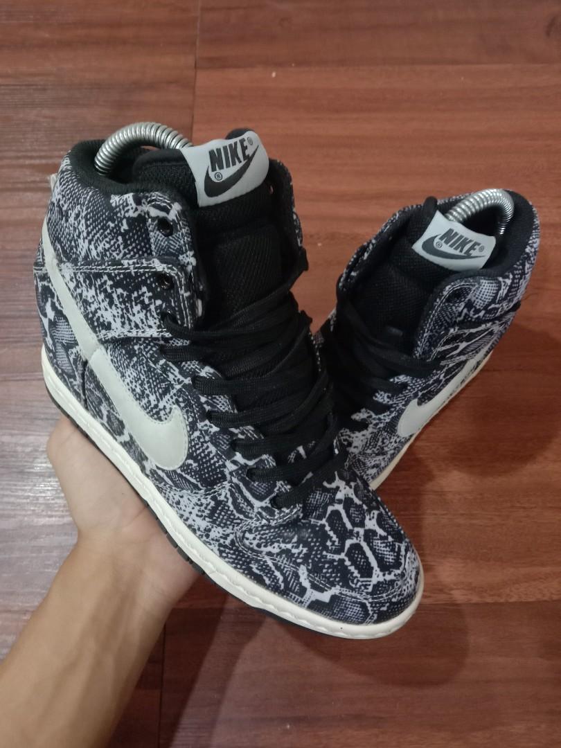 Nike dunk hotsell sky hi print