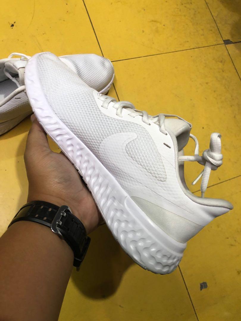 nike revolution 5 white on feet