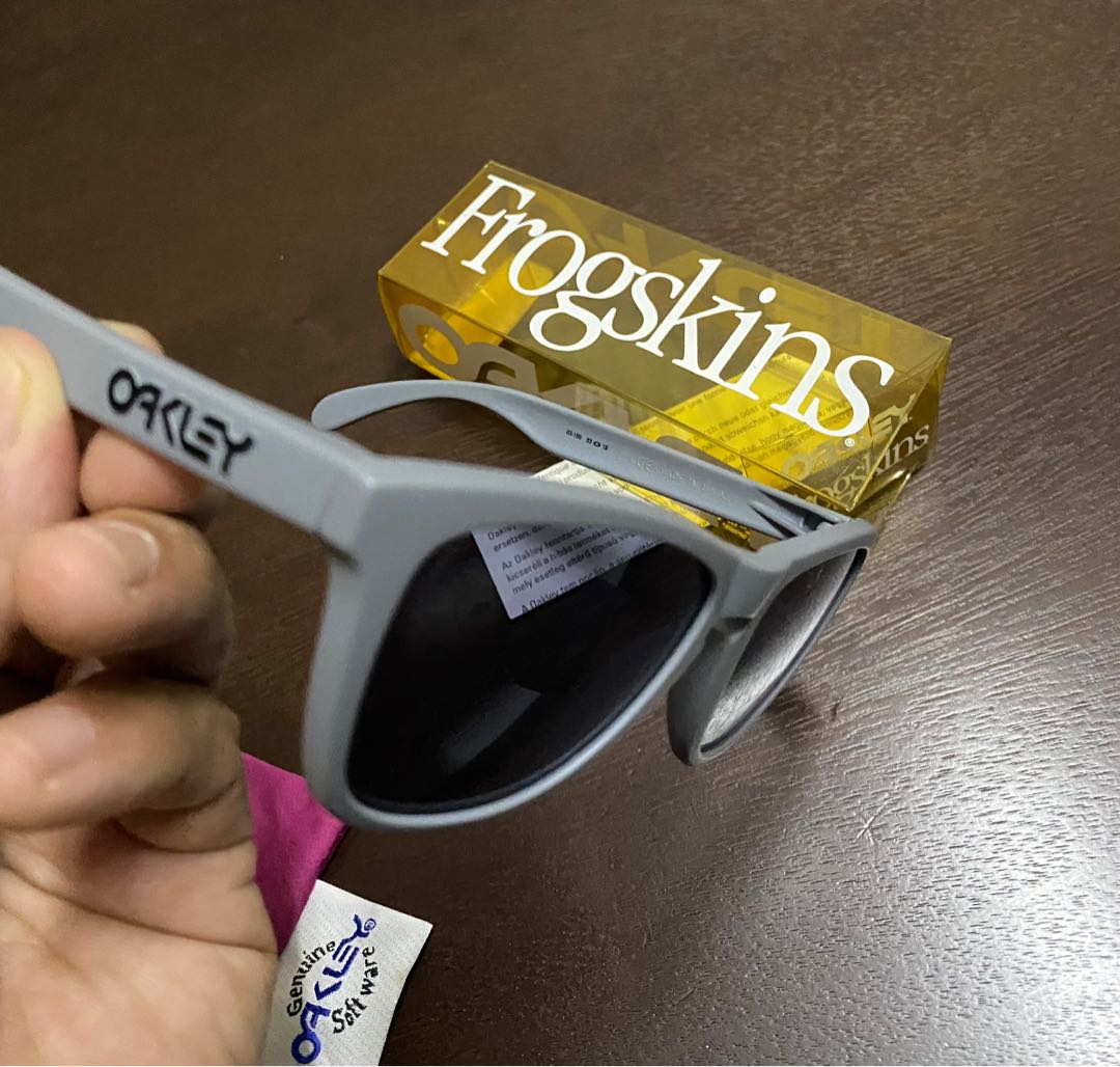 Oakley Frogskins Matte Grey Men's Fashion, Watches Accessories, Sunglasses & Eyewear on Carousell