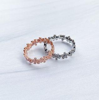 Pandora silver or rosegold daisy ring