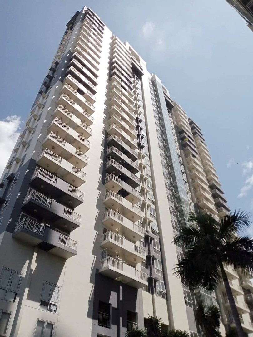 Penthouse BiLevel 3Bedroom with balcony 117Sqm ,Rent to own/ For Sale