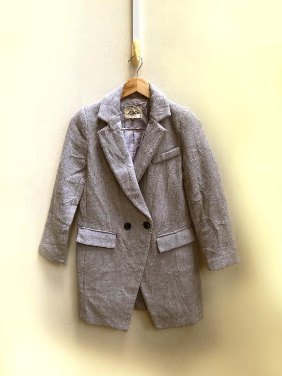 Plain Gray Coat / Blazer for Men & Women (Category: Coats, Jackets and Outerwear) located in Pasig City. Submitted by _TwiceisNice_ (Listing ID 1173342508, Image 1). Description: #4theplanet Premium Preloved coat. Sherpa with polyester inner lining. Good for office wear, cold weather and OOTD. IN/CM Length: 32/81 Shoulder: 14/36 Sleeves: 12.5/54 Chest: 16/42 Flaws: Preloved coat. Needs washing and ironing. Payment methods: Toktok COD, Gcash, Grab