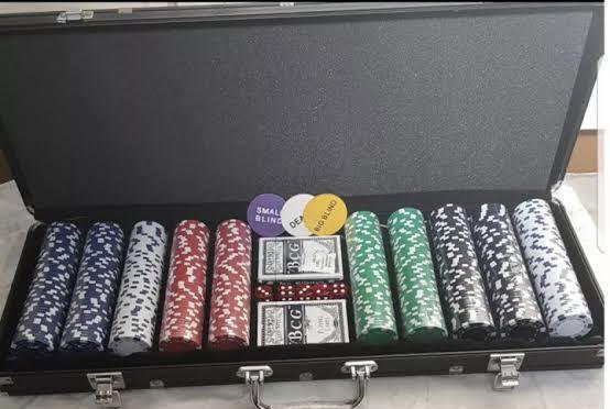 Poker Chips Set, Hobbies & Toys, Toys & Games on Carousell