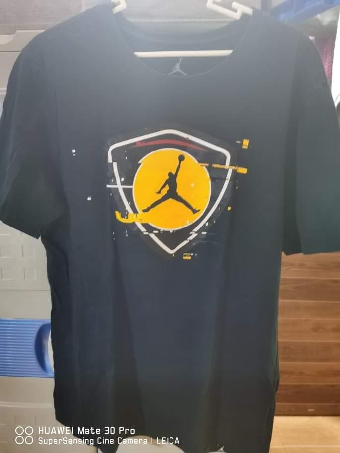Black and yellow jordan shirt deals