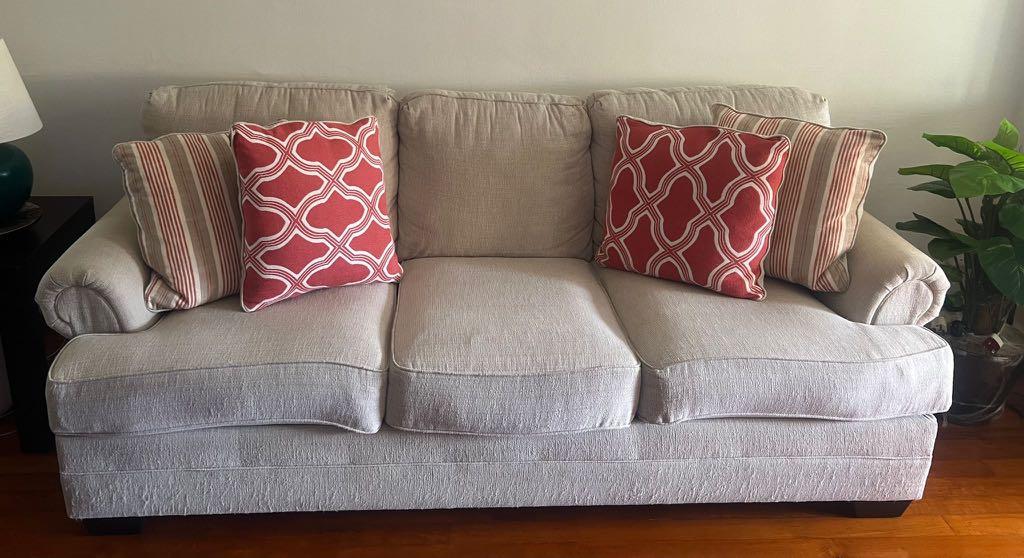 Preloved 3seater Sofa Set (very good condition), Furniture & Home