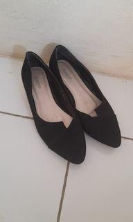 Sepatu Hitam Elizabeth