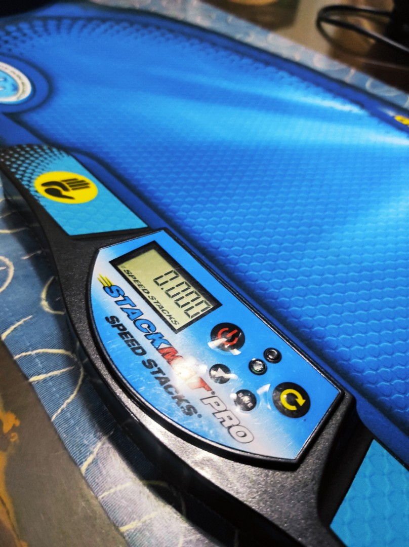 Rubik's Cube Timer & Mat, Hobbies & Toys, Toys & Games on Carousell