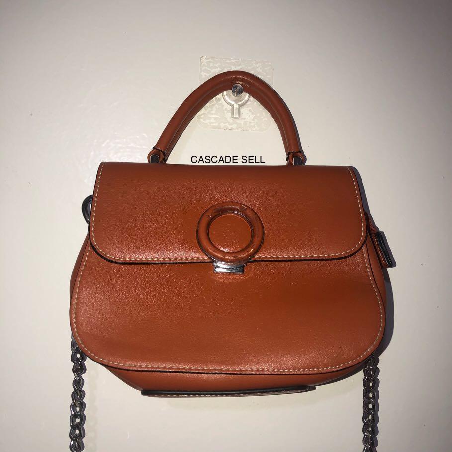 Tucano Brown Sling Bag (Category: Cross-body Bags) located in General Trias. Submitted by cascadesells (Listing ID 1173362762, Image 1). Description: Tucano Brown Sling Bag for 350 php. Issue: Leather Peeling on small part of the bag Zipper is working. Sling chain is good. Can carry phone, wallet, and powerbank with extra space. Message me for more pictures / details. You may also message this account: https://www.facebook.com/profile.php?id=1000